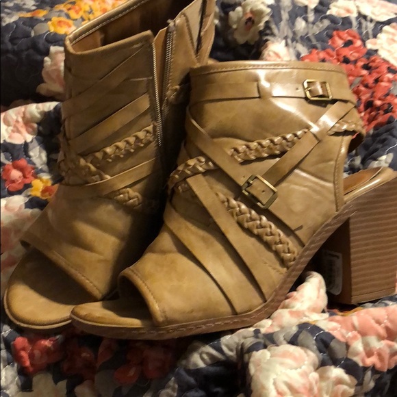 Tan 93 Vintage Wedges - Picture 1 of 3